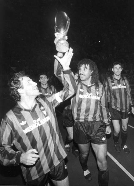 Contro la Sampdoria il Milan il 29 novembre 1990 vince la Supercoppa europea (Rcs). 